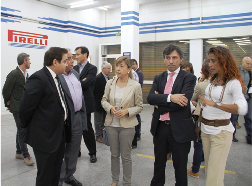 Visita protocolaria al local la alcaldesa de Vilanova y Jordi Calvo en el centro